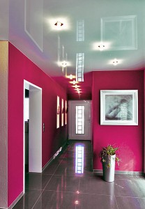 Wandbespannung und Spanndecke im Flur