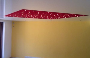 Rote DIPline Decke mit Steckleuchten