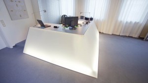 Arbeitsplatz im Spanndecken Showroom