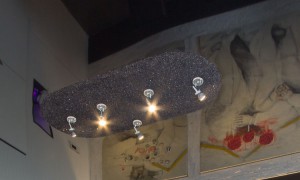 Schwarze Lackspanndecke mit DIPline und lichtspots
