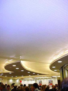 Perforierte Spanndecke im Hauptbahnhof Berlin