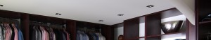 Begehbarer Kleiderschrank mit Textilspanndecke
